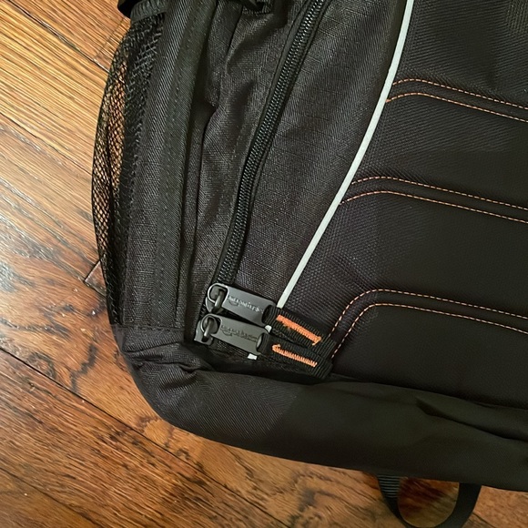 Amazon Basics Laptop Backpack Fits Up to 17-Inch Laptops, Black - Picture 4 of 8